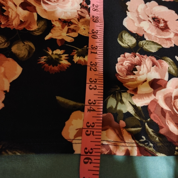 Very soft knit pullover bell sleeve black with flowers print dress sz L - Picture 7 of 7